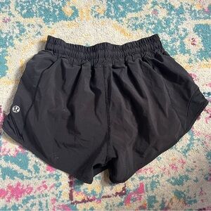 black lululemon shorts 2”